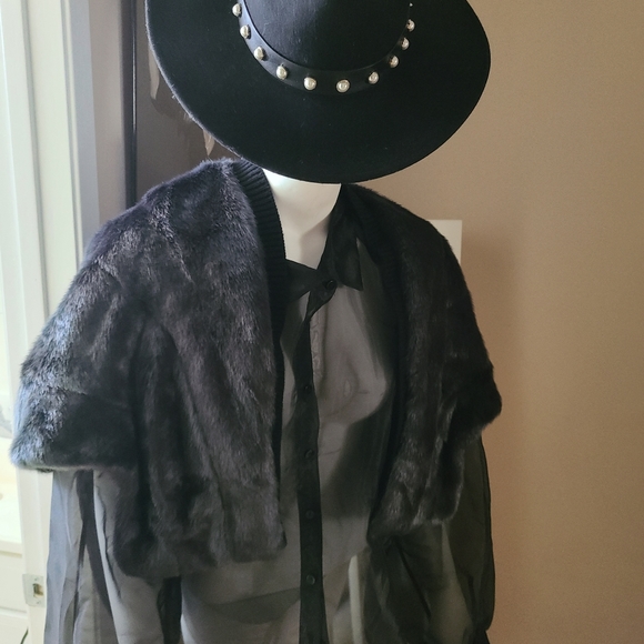 henri bendel Jackets & Blazers - Henri Bendel Faux Fur Shrug Cape NWT